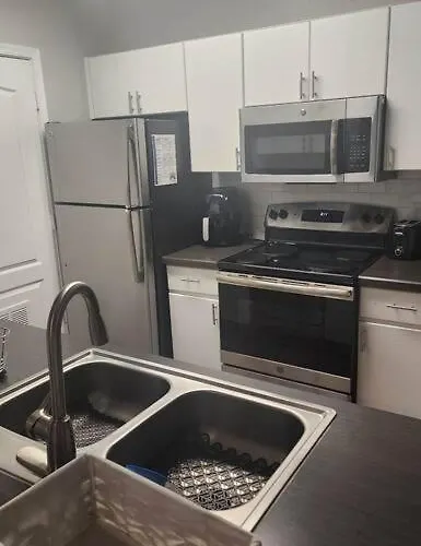 Apartment Modern 2br Oasis! *
